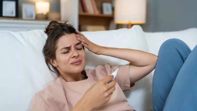 كيفية معرفة ما إذا كنت مصابًا بالإنفلونزا أو الزكام أو الفيروس المخلوي التنفسي – دليل التعرف على الأعراض