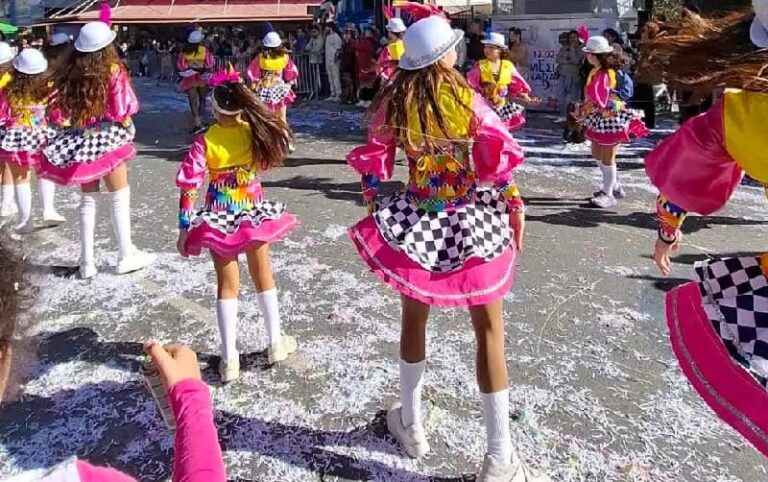 هنا في ليماسول! موكب رائع يضم 30 ألف مشارك في الكرنفال (فيديو)