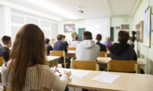 الارتباك بشأن غياب الطلاب