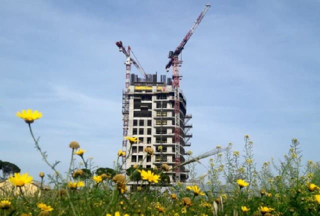 يستعد البرلمان القبرصي لإقرار حزمة قوانين تُشدد قواعد بيع العقارات للأجانب، ومن المتوقع اعتمادها في وقت مبكر من شهر أبريل.