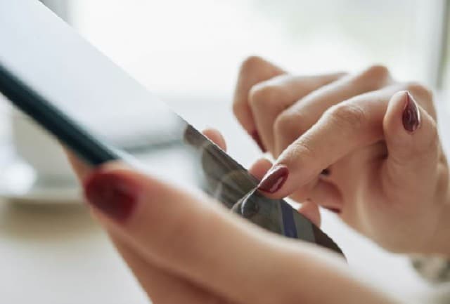 تحذر شرطة قبرص من تزايد عمليات الابتزاز الجنسي عبر الإنترنت. كيف يمكنك تجنب الوقوع ضحية لعمليات الاحتيال؟