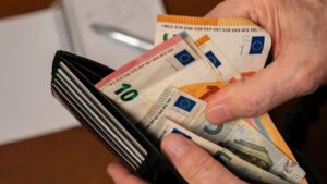 أدى التضخم بهدوء إلى انخفاض الحد الأدنى للأجور في أوروبا – إليكم وضع قبرص