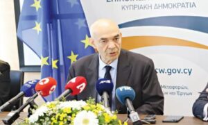 فافيديس: احتمال حدوث نقص في الوقود – المفوضية ستعرض غداً خطة “تسريع الاتحاد الأوروبي”