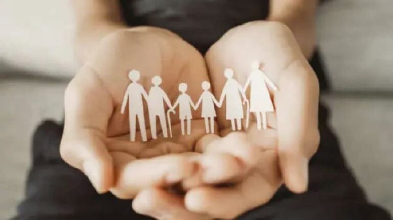 يهدف عمل الأخصائيين الاجتماعيين في الأحياء إلى دعم المواطنين الأكثر ضعفاً – تعزيز التعاون بين دائرة الرعاية الاجتماعية والحكومة المحلية