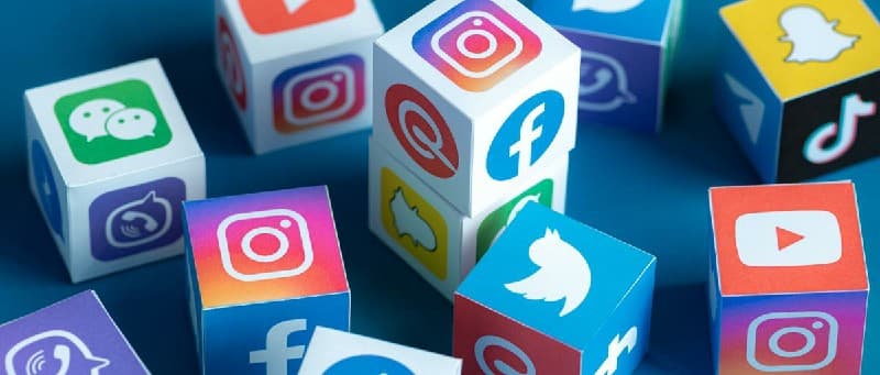 الاتحاد الأوروبي يحظر استخدام وسائل التواصل الاجتماعي للقاصرين – ويقدم طلبًا للتحقق من العمر (فيديو)