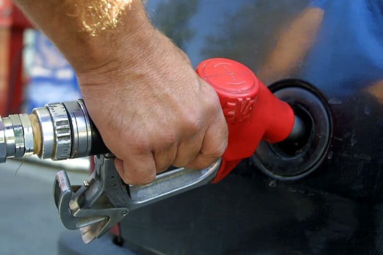 المفوضية الأوروبية تقول إن تخفيضات ضريبة القيمة المضافة على الوقود غير قانونية بموجب قانون الاتحاد الأوروبي.