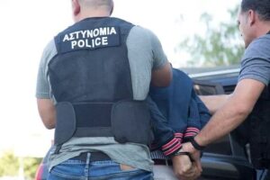 تم ترحيل ستة أشخاص من بنغلاديش لأسباب تتعلق بالمصلحة العامة – حيث كانوا يلتقطون صوراً لمبانٍ محددة بهواتفهم المحمولة