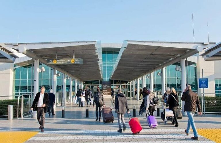 ارتفعت أسعار الرحلات الجوية إلى قبرص مع تزايد الضغط على إمدادات الوقود بسبب أزمة مضيق هرمز