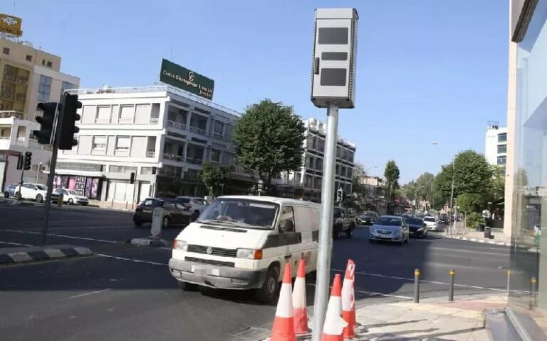 أصدرت كاميرات السرعة أكثر من 850 ألف مخالفة خلال خمس سنوات، نصفها لم يتم دفعه.