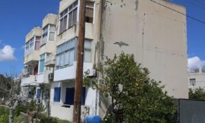 صورة: إخلاء مبنى سكني في لارنكا – توفير سكن مؤقت للمستأجرين