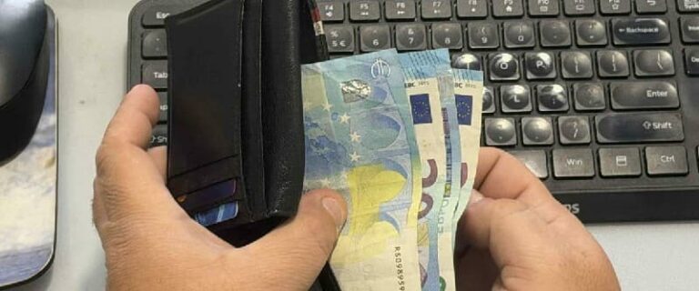 عادت مسألة ربط الأداء بالساعة بالحد الأدنى للأجور إلى الواجهة مجدداً، وهم يتركون الأمر للحكومة لإيجاد حل.