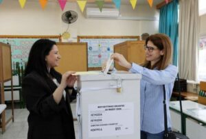 تجري الانتخابات البرلمانية في قبرص، وينتظر 568,587 ناخباً في مراكز الاقتراع. (صور)