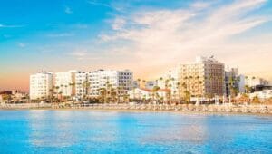 مشاريع بملايين الدولارات في لارنكا – تشمل هذه المشاريع استبدال شبكة إمدادات المياه، ومحطة غرين بوينت، وتركيب عدادات ذكية.
