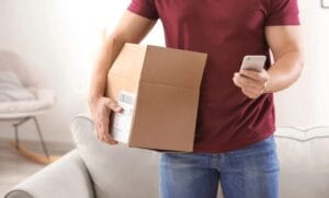ابتداءً من 1 يوليو، سيتم فرض رسوم جمركية قدرها 3 يورو لكل سلعة على المشتريات عبر الإنترنت من دول ثالثة.