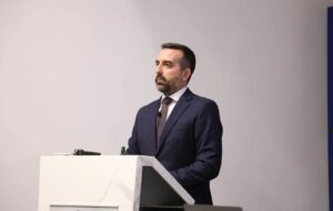 إيوانيدس: تعزيز عودة السوريين من خلال الحوافز المالية وتوفير تصاريح العمل (فيديو)