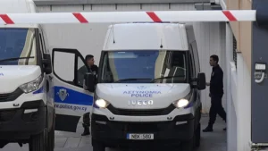 إلقاء القبض على 19 شخصاً يقيمون بشكل غير قانوني في جمهورية قبرص – في طور إعادتهم إلى أوطانهم
