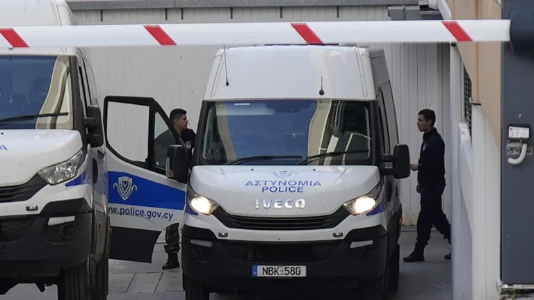 إلقاء القبض على 19 شخصاً يقيمون بشكل غير قانوني في جمهورية قبرص – في طور إعادتهم إلى أوطانهم
