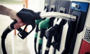 محطات الوقود في قبرص تستعد لارتفاع الأسعار مع تصاعد الحرب مع إيران