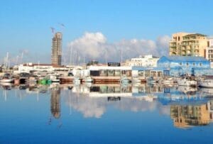 الحياة في قبرص بالأرقام: الإيجارات والرواتب والمصروفات في 5 مدن