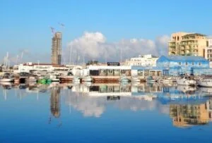 الحياة في قبرص بالأرقام: الإيجارات والرواتب والمصروفات في 5 مدن