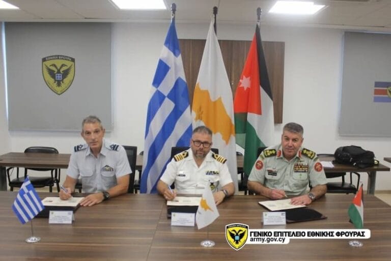 جددت قبرص واليونان والأردن برنامج التعاون الدفاعي الثلاثي – ما الذي ينص عليه الاتفاق؟