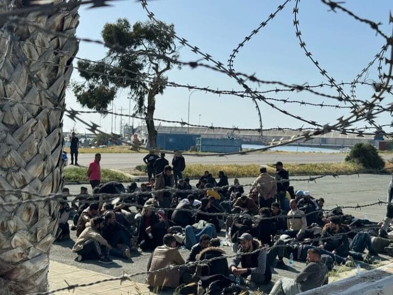 قبرص واليونان وبلغاريا تنفذ رحلة جوية مشتركة لإعادة المهاجرين غير الشرعيين إلى أوطانهم