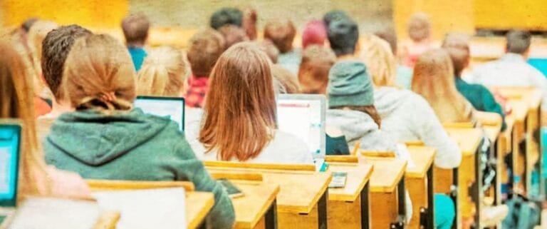 أُعلن عن استعدادات مكثفة لدورات اللغات الأجنبية في جامعة قبرص في سبتمبر – وقد بدأ الحوار في مركز تيباك