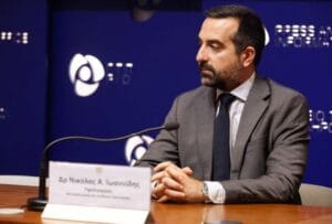 وزير الهجرة: ترحيل السوريين الذين لا يحملون حقوق إقامة في قبرص أمر لا مفر منه