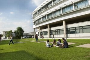 جامعة قبرص تحدد رسوماً تصل إلى 25000 يورو للشهادات الجديدة التي تُدرّس باللغة الإنجليزية والتي ستُطلق في عام 2027