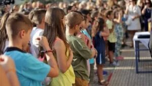 الصلاة والضرورات الدينية في المدارس: أبرز ما جاء في بيان وزارة التربية والتعليم – كيفية تدريسها في المدارس المتوسطة والثانوية، وما ينطبق على أتباع الديانات الأخرى