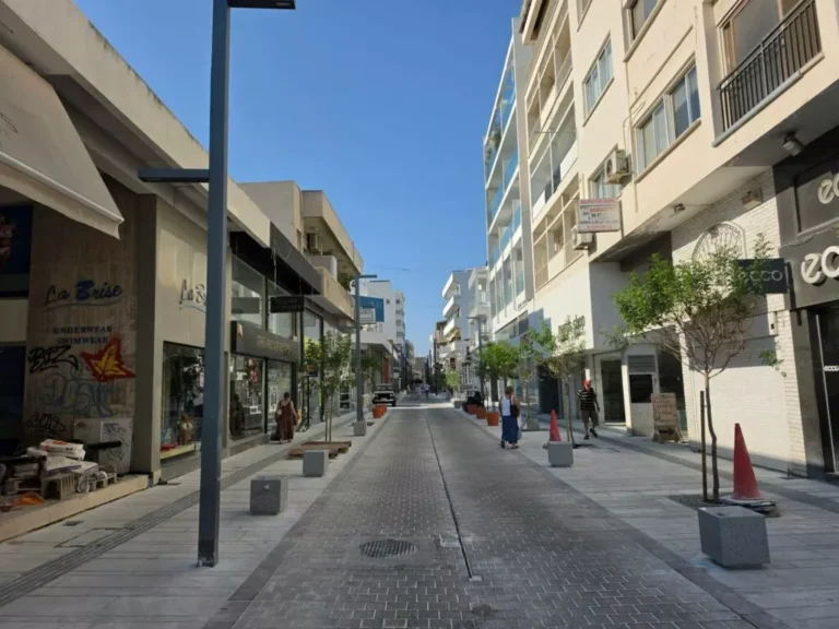 تغير مظهر الشارع الرئيسي في لارنكا: ما هي الإضافات والسياسات التي جعلت شارع زينونوس كيتيوس غير قابل للتعرف عليه؟ – شاهد الصور والفيديو
