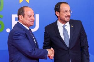 خريستودوليدس والسيسي يلتقيان في العلمين
