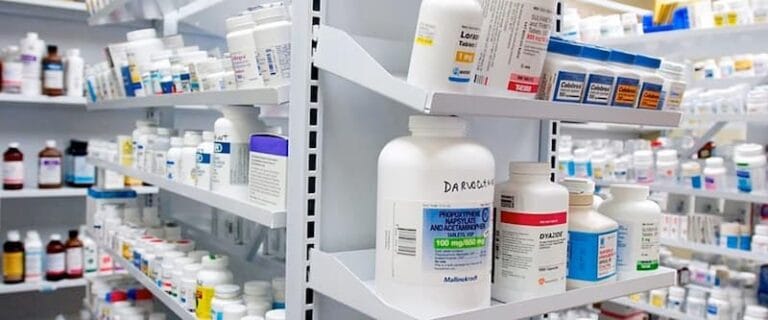 اللون الأحمر في نظام GHS للأدوية التي لم تعد متوفرة – الوظيفة الجديدة التي تُخفف العبء عن الصيادلة