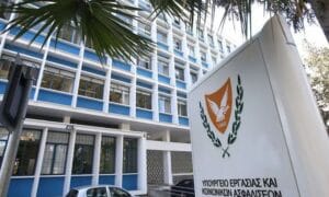 وزارة العمل تشن حملات مداهمة على المناطق الصناعية لمكافحة العمل غير المعلن – غرامات باهظة للمخالفين