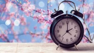 تغيير التوقيت 2026: متى سنعيد ضبط الساعات ساعة واحدة إلى الوراء؟