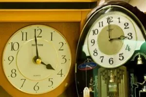تغيير التوقيت: متى نعيد ضبط الساعات ساعة واحدة إلى الوراء؟