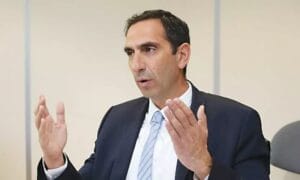 قسطنطينوس يوانو: من التخطيط إلى النتائج، سياسة الإسكان – 15000 منزل في السوق مع ترخيص سريع