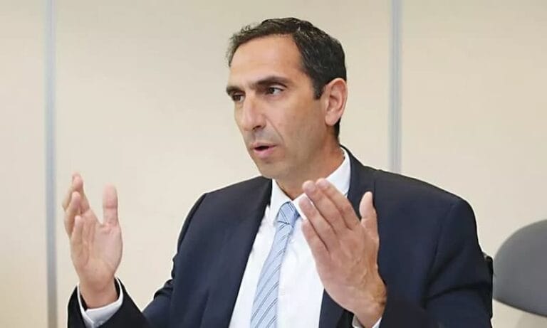 قسطنطينوس يوانو: من التخطيط إلى النتائج، سياسة الإسكان – 15000 منزل في السوق مع ترخيص سريع