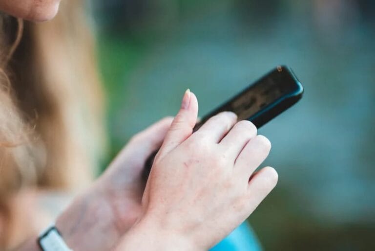 الشرطة “عاجزة” أمام خطاب الكراهية المجهول على الإنترنت