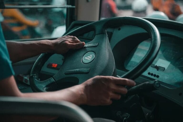وزارة العمل تصدر مراسيم بشأن الفحوصات الطبية للعمال