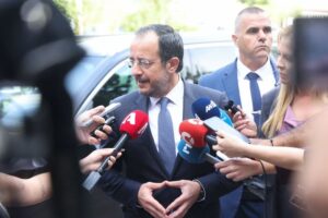 كريستودوليدس يشير إلى تقديم مساعدات جديدة بالإضافة إلى حزمة بقيمة مليار يورو