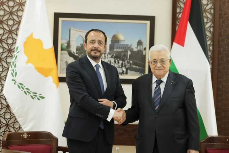 من المقرر أن يصل الرئيس الفلسطيني عباس إلى قبرص في 29 أكتوبر