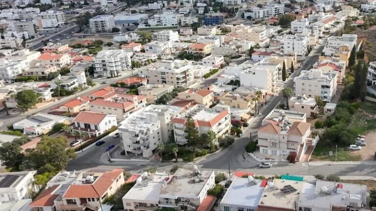 ارتفاع جنوني في الإيجارات، وليماسول تتصدر القائمة: أسعار الشقق تُثير الدهشة – ما هو الوضع في المحافظات الأخرى بناءً على بيانات وزارة الداخلية؟