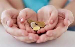 تُبقي الحكومة على معايير الدخل للحصول على إعانة الطفل للأسر الكبيرة