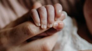 تمت الموافقة على الخطة الجديدة “مع الطفل والأم” من قبل مجلس الوزراء – ما الذي تقدمه ومن هم المستفيدون منها؟